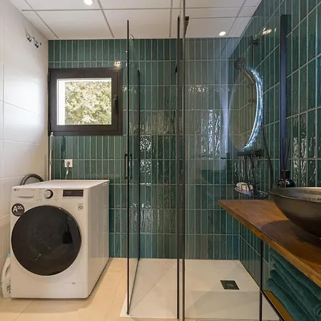 Apartment Gorgeous Stunning View With Pool Carrer del Mar