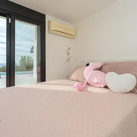 Apartment Gorgeous Stunning View With Pool Carrer del Mar