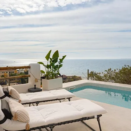Gorgeous Stunning View With Pool Апартаменты *