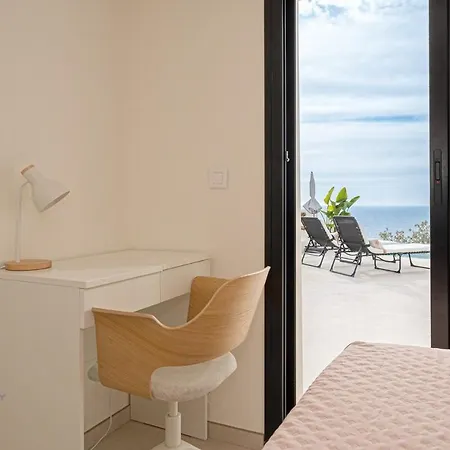 Апартаменты Gorgeous Stunning View With Pool Carrer del Mar